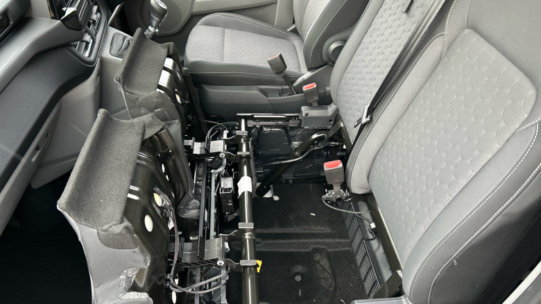 Ford Tourneo Custom 320 L1 Diesel Fwd 2.0 EcoBlue 136ps H1 Titanium 8 seater Auto